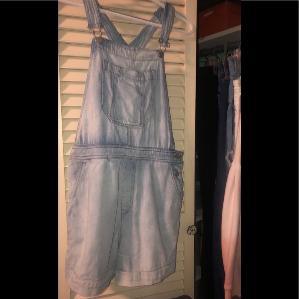 Overall shorts